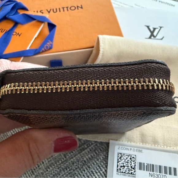 Louis Vuitton Zippy Coin Purse in Damier Ebene - Picture 10 of 13